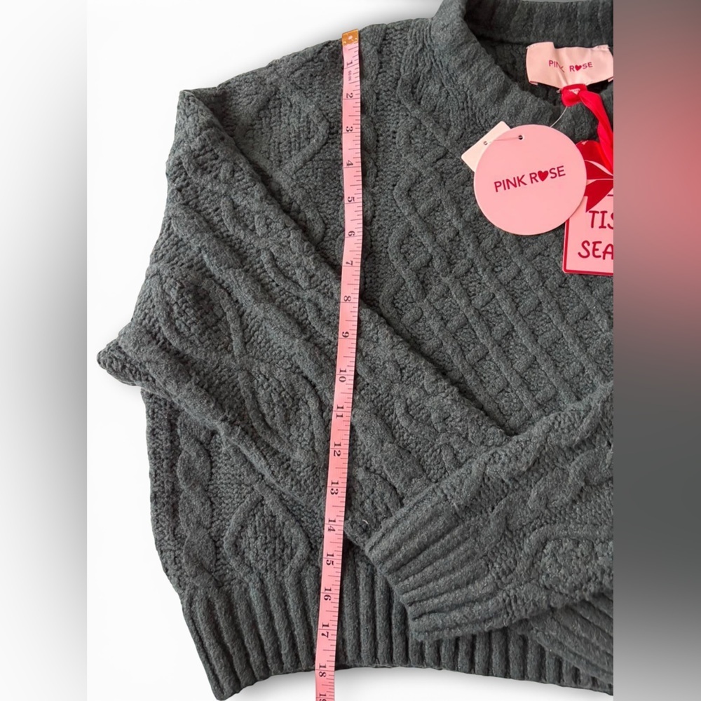 Pink Rose Green Cable Knit Sweater Size M NWT Cozy Chunky Winter Pullover - Picture 2 of 6